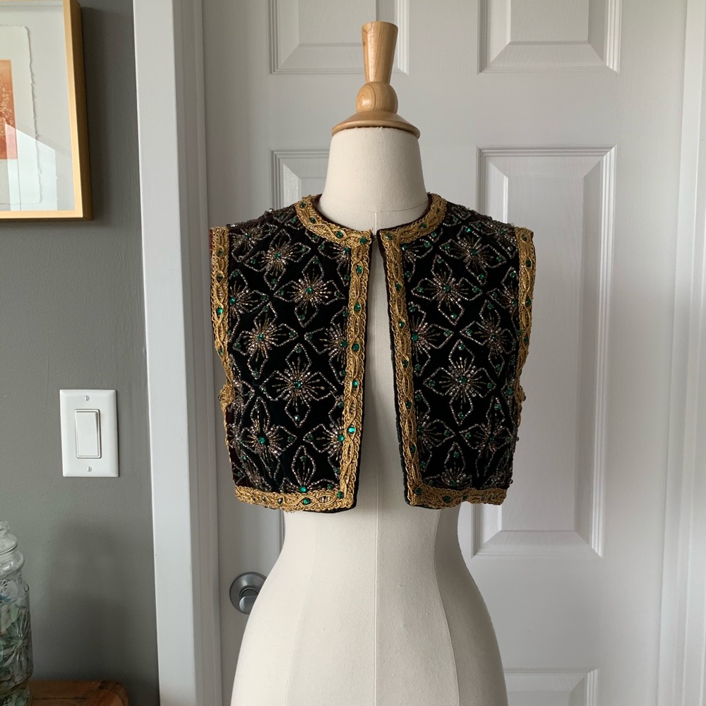 Vintage 60s green velvet & crystal crop vest - Picture 2 of 9